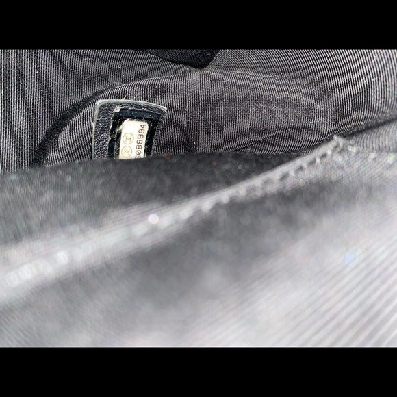 **SOLD** Chanel New Medium Boy Bag in Calfskin leather Ruthenium Hardware - Picture 2 of 15